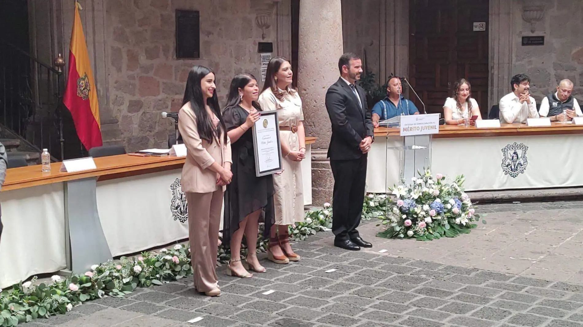 Joven condecorada con el “Mérito Juvenil 2024”